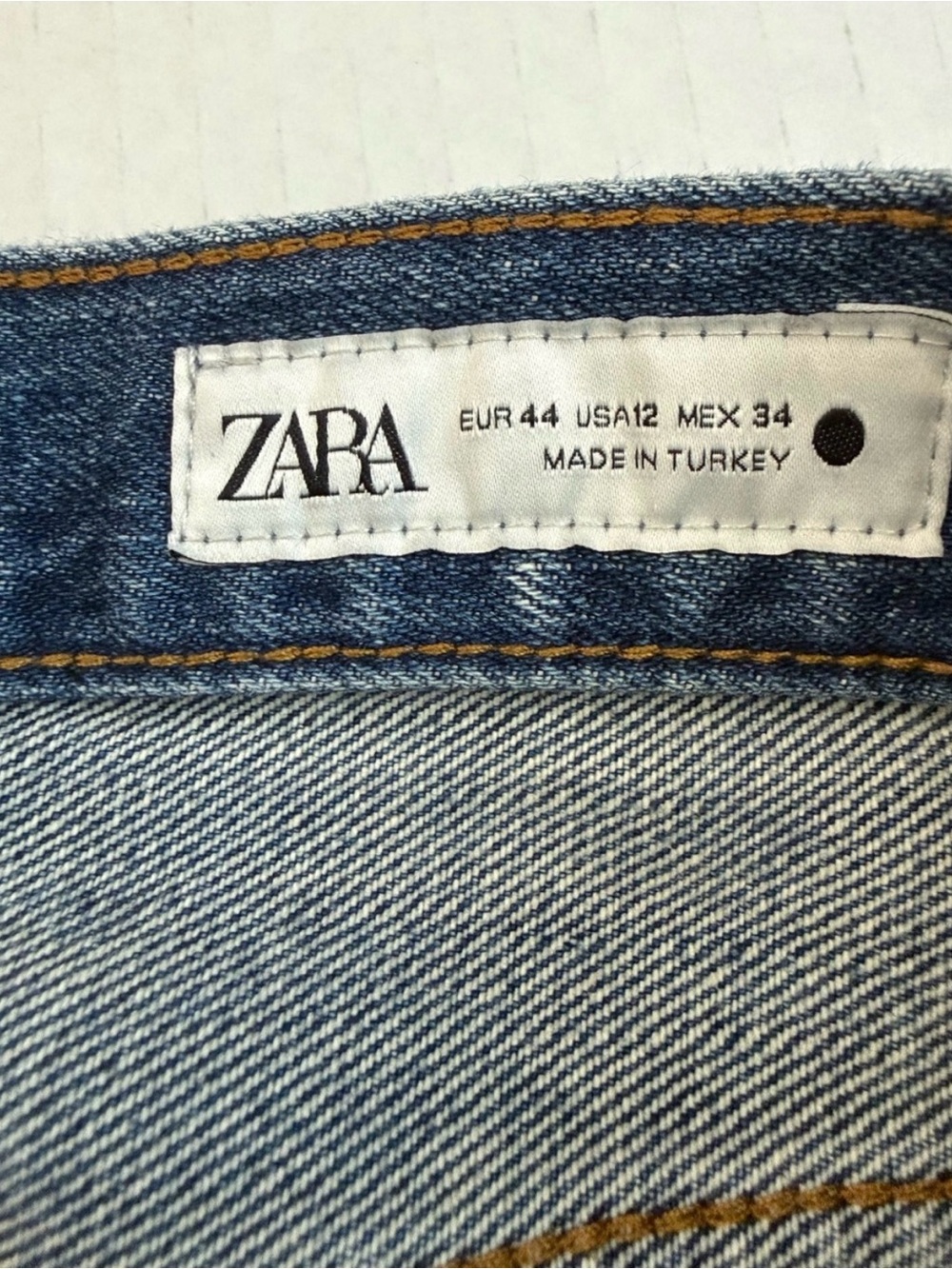 Zara High Rise Straight Leg Jeans Size 12 Medium Blue Wash -EUC - Picture 4 of 9